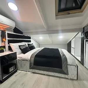 https://taksim-larissa-hotel-suites.istanbul-turkeyhotels.com